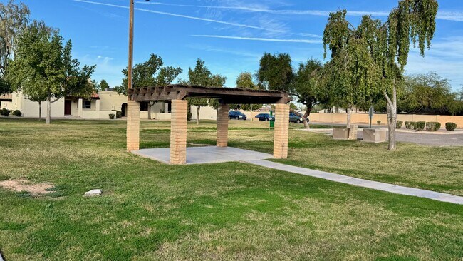 Building Photo - Beautifully Updated 3 Bedroom, 2 Bathroom Single-Level Home in Chandler (85225)!