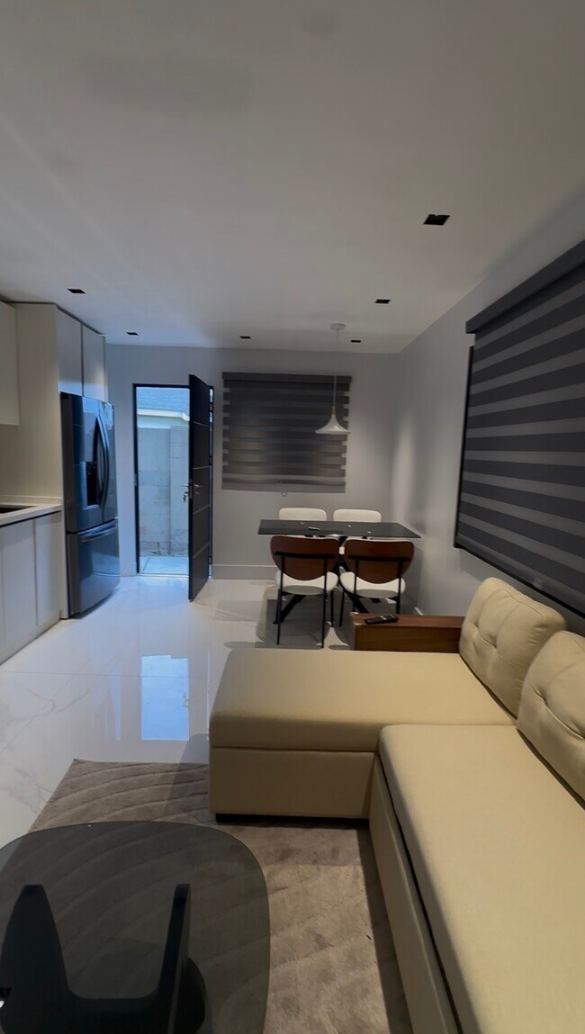 Foto del edificio - 13647 Darvalle St
