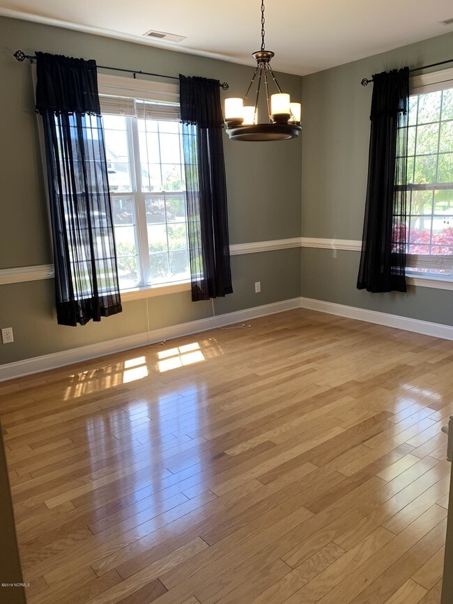 Foto del edificio - 3137 Redfield Dr