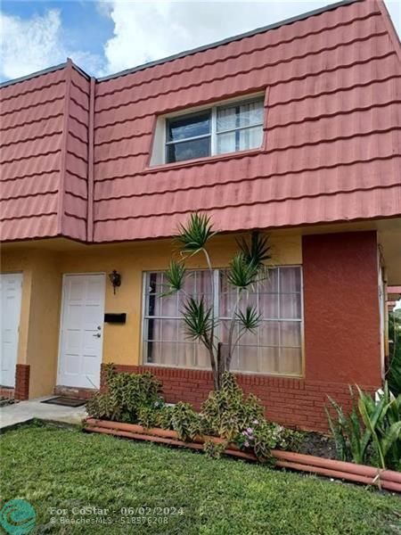 Building Photo - 2550 NW 52nd Ave