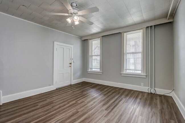 Foto del edificio - 1811 N Warren Ave