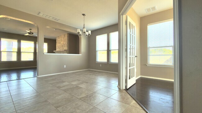 Building Photo - 105 Golden Bear Dr