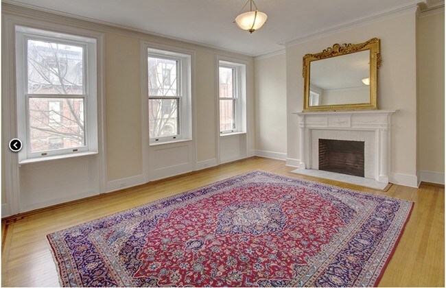 Enorme habitación principal - 1208 St Paul St