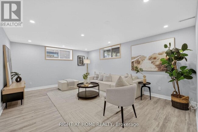 Building Photo - 30 Ptarmigan Crescent