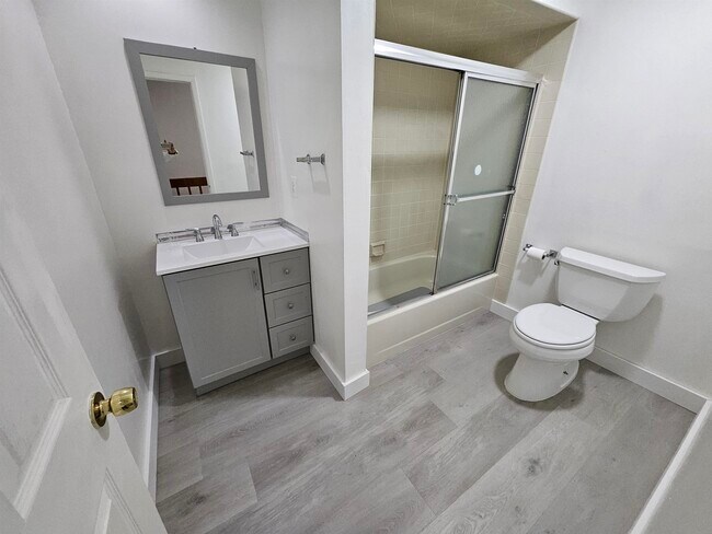 Foto del edificio - 806 Spinnaker Ct