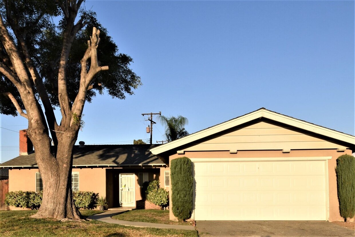 6210 Fillmore Ave House Rental in Rialto, CA