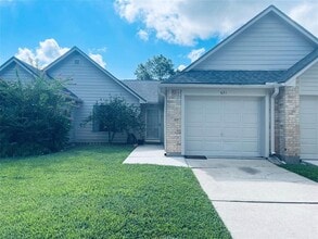 Building Photo - 631 E Country Grove Cir