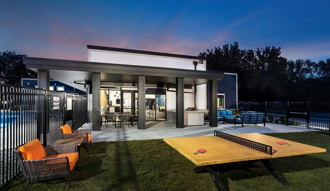 Grove - Espacio del patio - Winwood Apartments