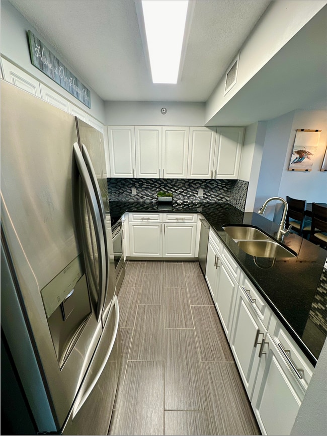 Building Photo - 2323 Feather Sound Dr