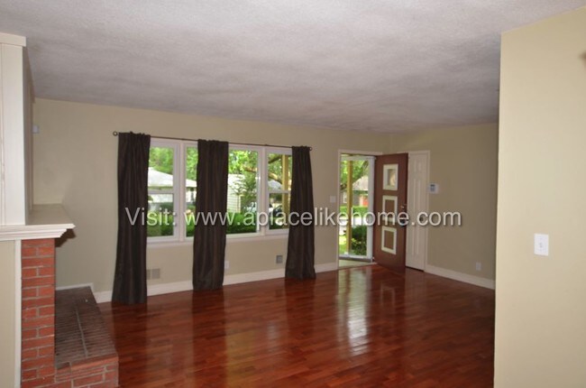 Foto del edificio - 8408 Cherry St