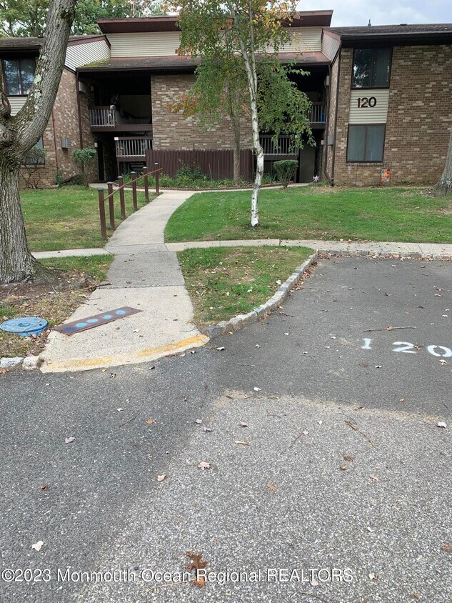 120 Amberly Dr, Manalapan Township, NJ 07726 House Rental in