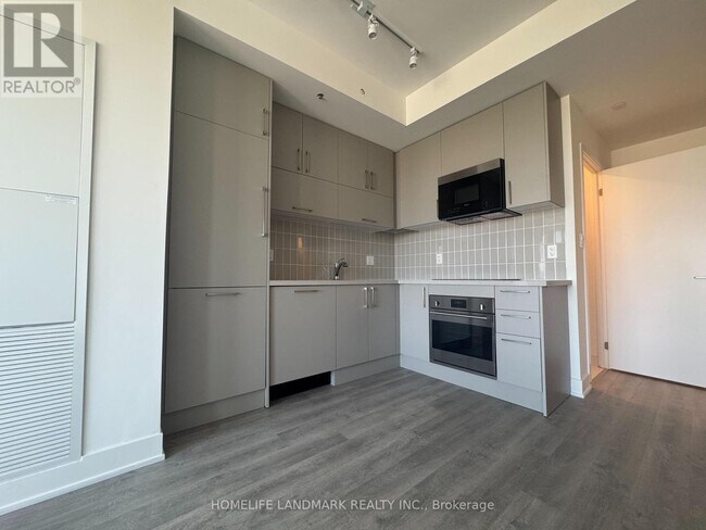 Building Photo - 38-D1738 Andre de Grasse St
