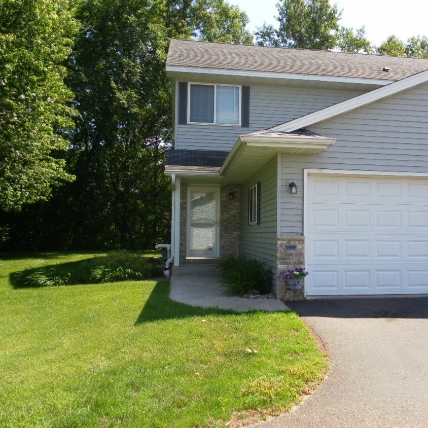 3572 E Meadows Pl, Eau Claire, WI 54701 Townhome Rentals in Eau