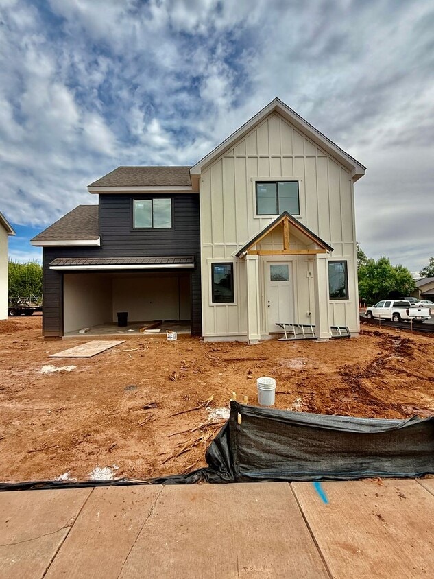 Foto principal - BRAND NEW Three Bedroom Home in Downtown W...