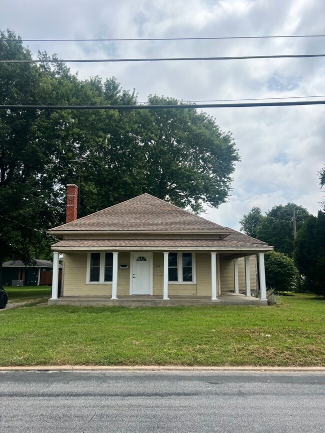 Building Photo - 808 N McCanse St