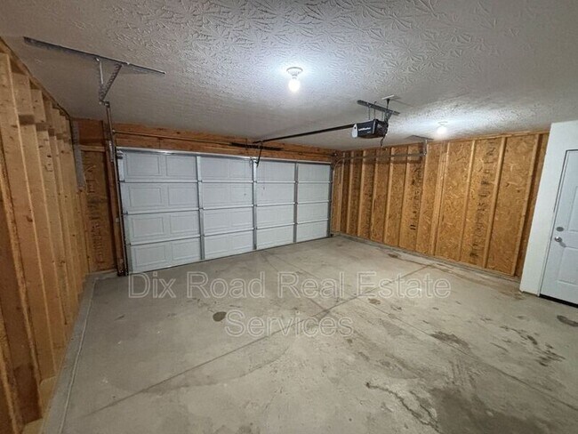 Building Photo - 209 Wexford Dr
