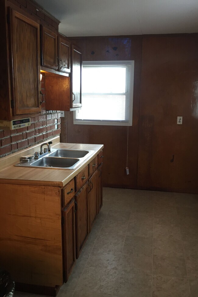 946 S Hampton Rd, Columbus, OH 43227 House for Rent in Columbus, OH