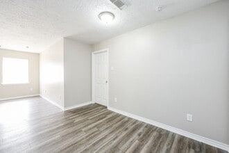 Building Photo - 2706 Raymond St