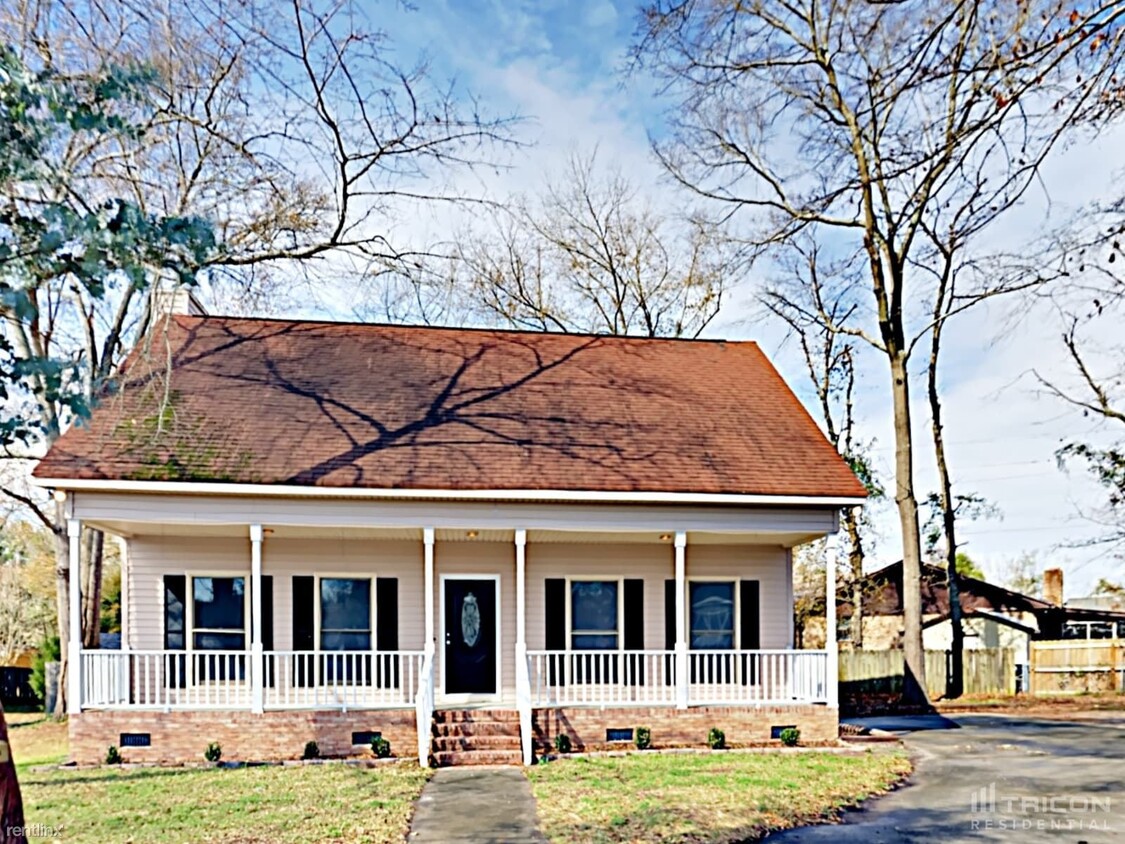 Primary Photo - 242 Chisolm Cir