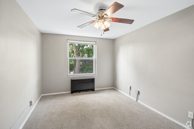 Updated 1BR, 1BA - 600SF - Bedroom - Knoxville Manor