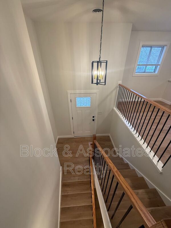 Foto del edificio - 607 Eastwood Dr