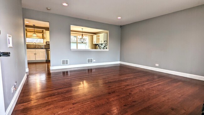 Building Photo - 5305 Pleasant Ln