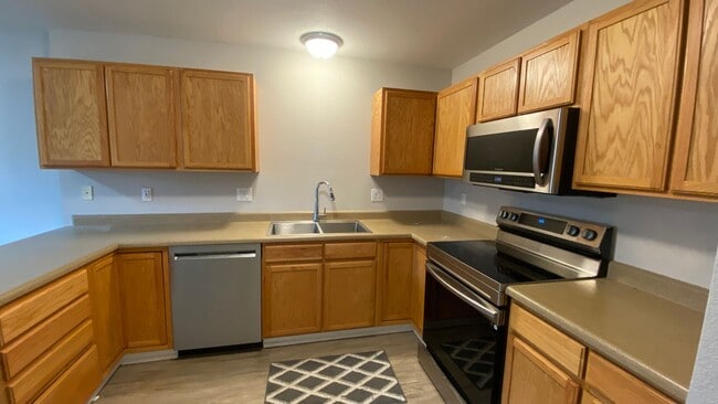 Building Photo - 2 Bedroom 2 1/2 Bathroom Brighton Condo