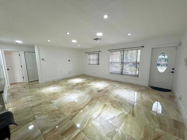 Foto del edificio - 2441 NW 13th St