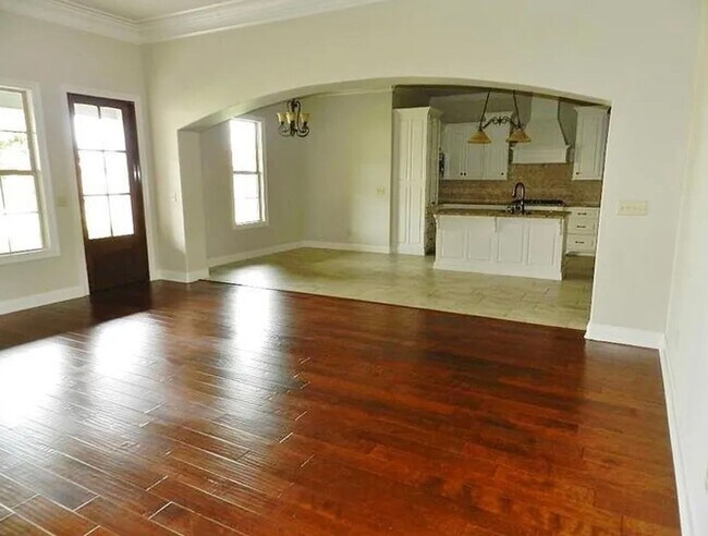Foto del edificio - 4-bedroom, 3.5-bathroom home AVAILABLE NOW!