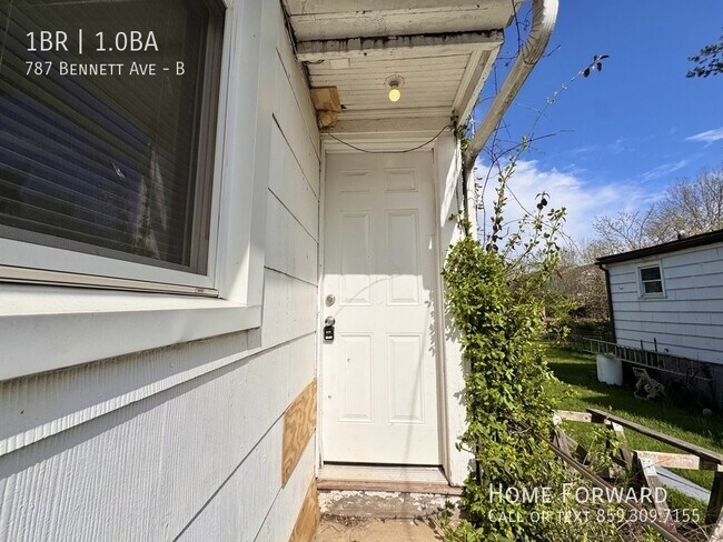 Building Photo - 787 Bennett Ave