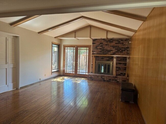 Foto del edificio - Lovely 3 Bedroom 2 Bath Home in Willow glen