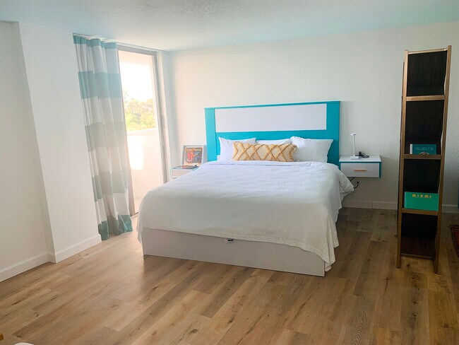 King Bedroom - 3501 Inverrary Blvd