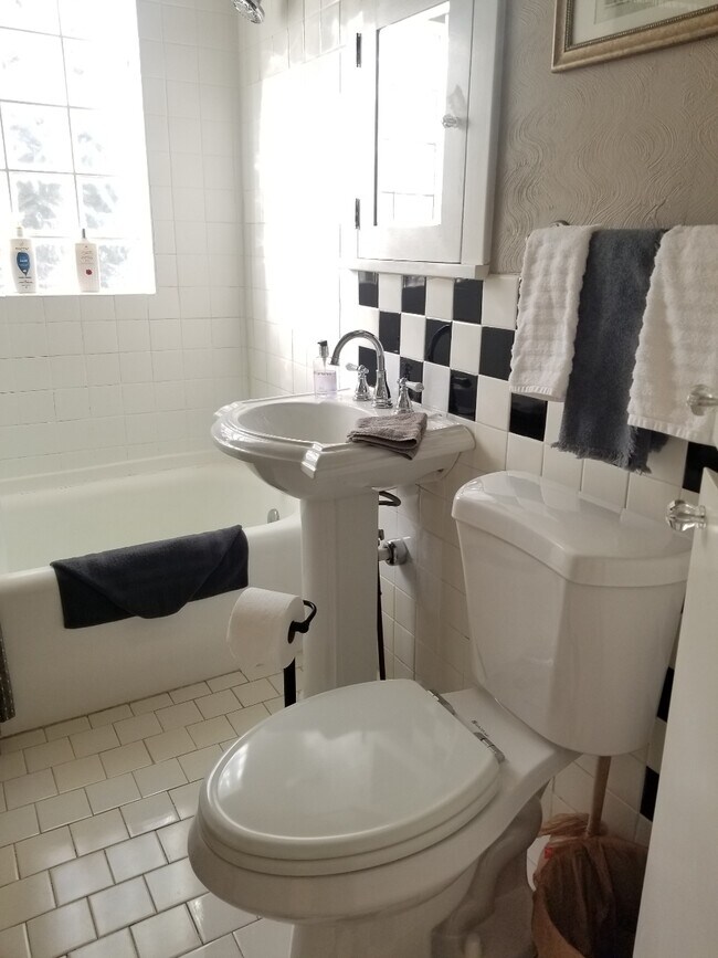 Foto del edificio - 2226 N Edgemere St