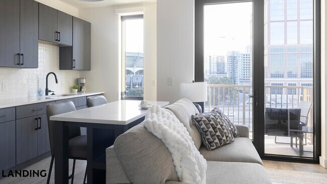 Building Photo - 1007 S Mint St