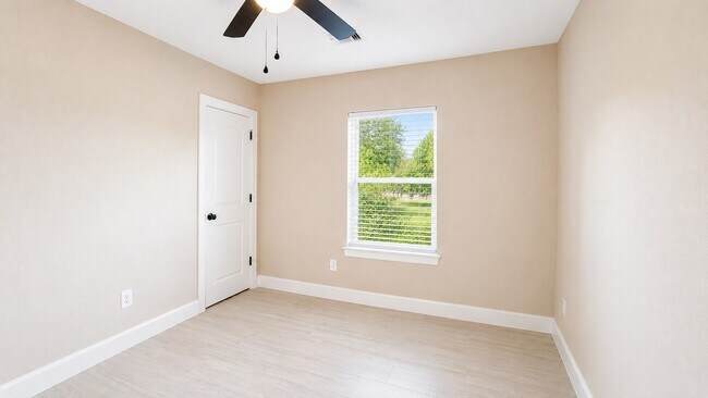 Foto del edificio - 1206 Pinewood Ln