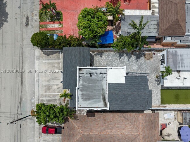 Foto del edificio - 836 NW 33rd Ave
