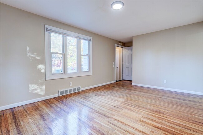 Foto del edificio - 100 Bleacker Rd