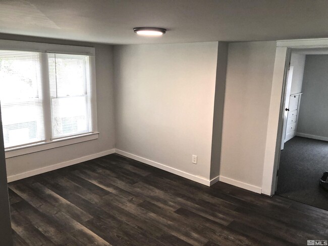 Foto del edificio - 465 E 7th St