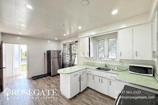 Photo du bâtiment - Spacious 3-Bedroom, 1-Bath Home in Scarbor...