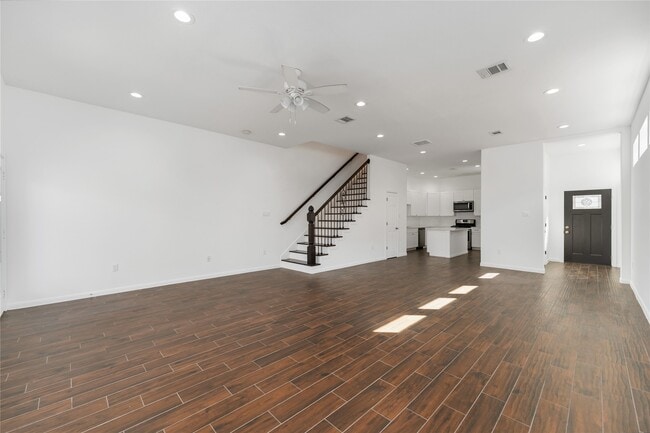 Building Photo - 7902 Parnell St