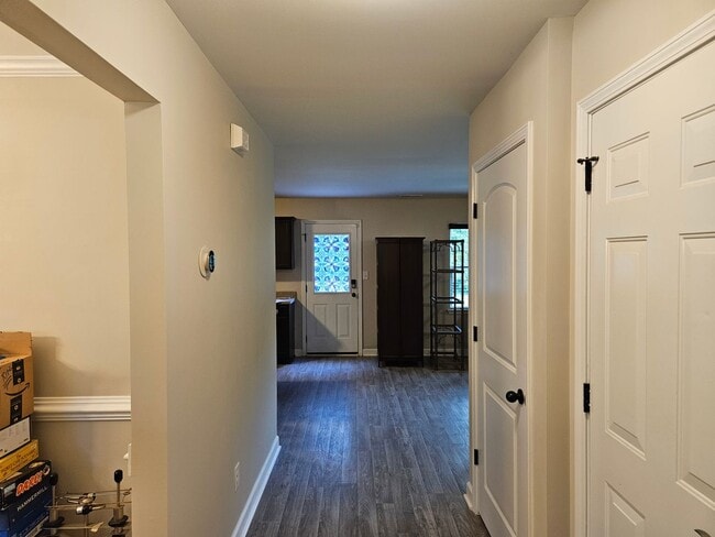 Building Photo - Charming 3-bedroom, 2-bathroom unfurnished...