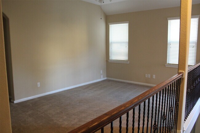 Foto del edificio - 22 Cheswood Manor Drive