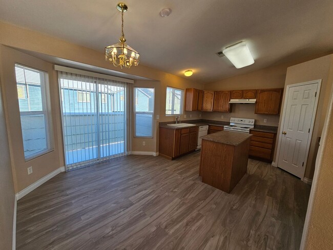 Building Photo - 3 Bed 2 bath Condo In 80916!!