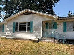 Building Photo - 117 S Pecan St