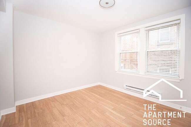 Building Photo - 511 W Belmont Ave