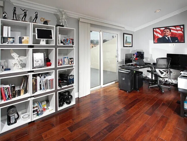Foto del edificio - 15027 Dickens St