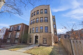 Building Photo - 7409 N Claremont Ave