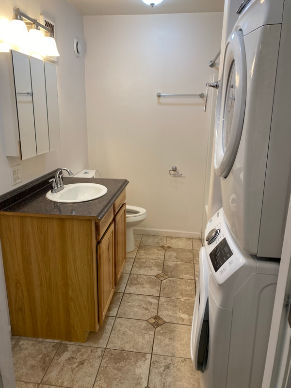 Building Photo - 305 Sarah St