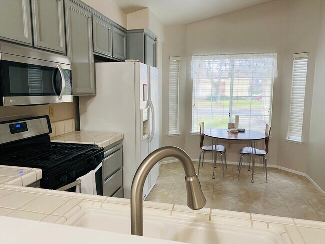 Building Photo - Open Floor Plan, 3 Bed, 2 Bath Home