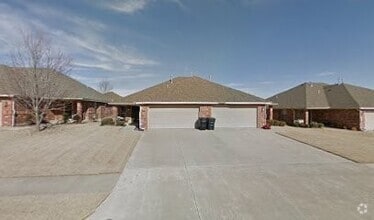 Building Photo - 907 SW 37th St
